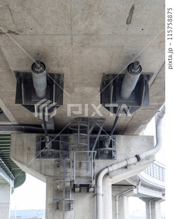 高架橋の耐震補強装置 115758875