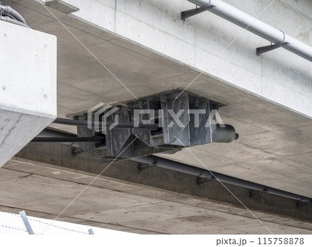 高架橋の耐震補強装置 高架橋の耐震補強装置 115758878