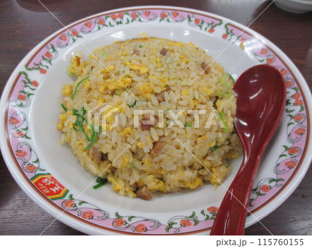 人気中華料理チェーン「 餃子の王将」の美味しそうな炒飯 115760155