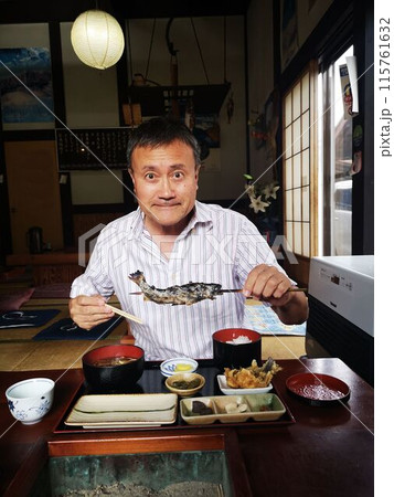 古民家レストランで岩魚の串焼きをたべる 古民家レストランで岩魚の串焼きをたべる 115761632