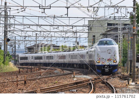 関空特急はるか 複々線東海道本線 山崎カーブを快走 関空特急はるか 複々線東海道本線 山崎カーブを快走 115761702