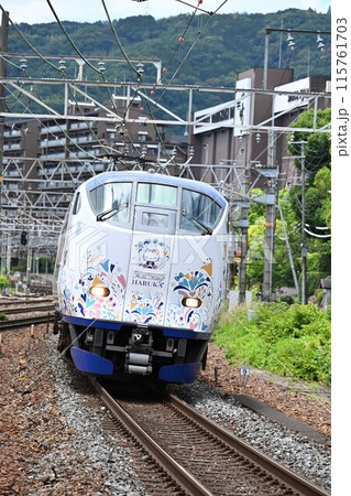 関空特急はるか　複々線東海道本線　山崎カーブを快走 115761703