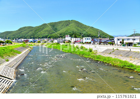 城前橋/天竜川より上流(辰野町役場~辰野駅)方向を望む(長野県辰野町)【2024.6】 城前橋/天竜川より上流(辰野町役場~辰野駅)方向を望む(長野県辰野町)【2024.6】 115761821