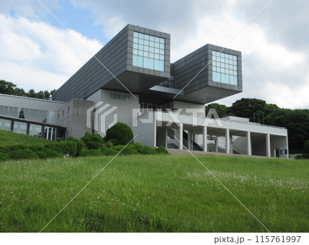 磯崎新の設計による北九州市立美術館 115761997