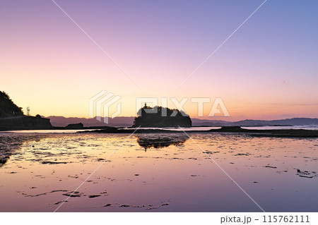 【天神崎 (早朝)】 和歌山県田辺市天神崎 【天神崎 (早朝)】 和歌山県田辺市天神崎 115762111