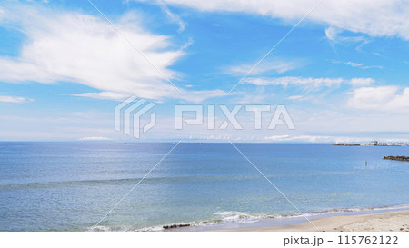 美しい海岸（七里ガ浜・稲村ケ崎・腰越）沿いの風景（富士山が見える初夏） 115762122