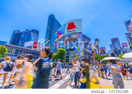 日本の東京都市景観 復活インバウンド…外国人観光客らで埋め尽くされる渋谷駅前…＝6月19日 115762266