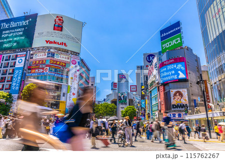 日本の東京都市景観 復活インバウンド…外国人観光客らで埋め尽くされる渋谷駅前…＝6月19日 115762267