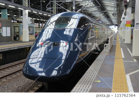 出発を待つ 現美新幹線：GENBI SHINKANSEN 115762364