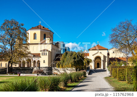 Autumn view of the Northern Cemetery is one of the largest cemeteries in Munich, Germany Autumn view of the Northern Cemetery is one of the largest cemeteries in Munich, Germany 115762968