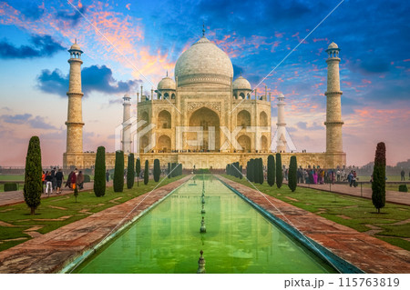 Taj Mahal on sunrise sunset, Agra, India 115763819
