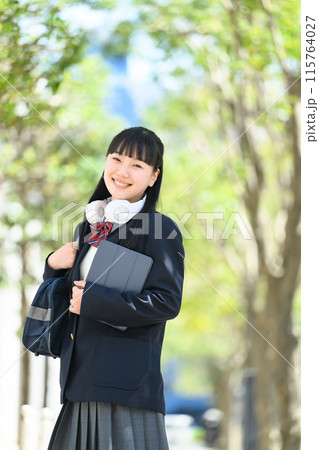 女子高生 通学 ヘッドホン 女子高生 通学 ヘッドホン 115764027