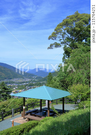 香北の自然公園　初夏の休憩所　（高知県　香美市） 115764251
