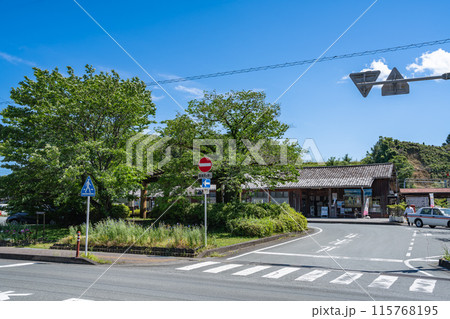 天竜浜名湖鉄道の天竜二俣駅前の風景(静岡県) 天竜浜名湖鉄道の天竜二俣駅前の風景(静岡県) 115768195