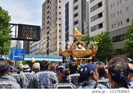 花園神社例大祭の本社神輿　東京 115768665