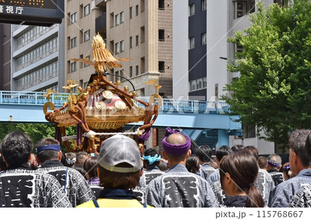 花園神社例大祭の本社神輿 東京 花園神社例大祭の本社神輿 東京 115768667