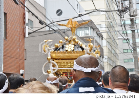 鳥越まつりの千貫神輿 東京 鳥越まつりの千貫神輿 東京 115768841