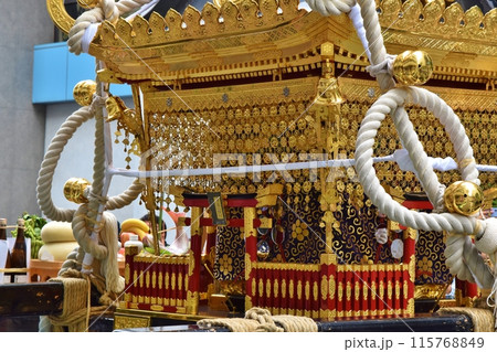 鳥越まつりの千貫神輿　東京 115768849