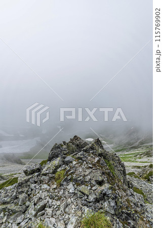 雄山頂上からの眺め 富山県立山町 雄山頂上からの眺め 富山県立山町 115769902