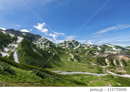 剣御前小屋へ続く登山道から望む立山連峰 富山県立山町 剣御前小屋へ続く登山道から望む立山連峰 富山県立山町 115770080