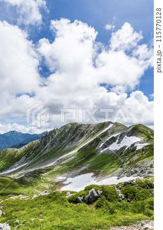 剣沢キャンプ場へ続く登山道 富山県立山町 剣沢キャンプ場へ続く登山道 富山県立山町 115770128