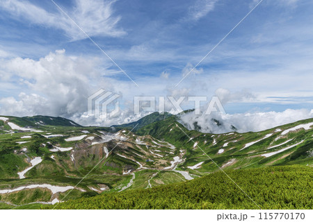 真砂岳へ続く登山道からの眺め 富山県立山町 真砂岳へ続く登山道からの眺め 富山県立山町 115770170