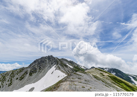 真砂岳頂上から望む立山三山 富山県立山町 真砂岳頂上から望む立山三山 富山県立山町 115770179