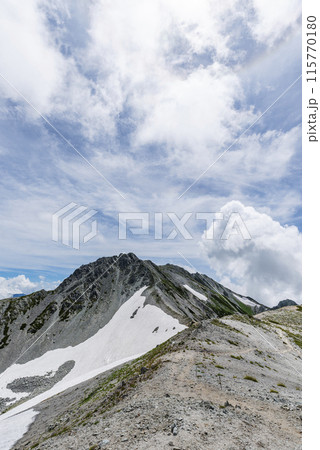 真砂岳頂上から望む立山三山 富山県立山町 真砂岳頂上から望む立山三山 富山県立山町 115770180