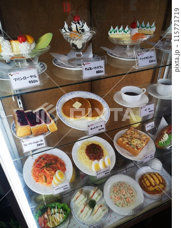 地下街の喫茶店の食品サンプル 115771719