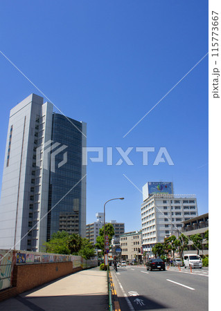 青梅街道沿いの都市風景 115773667