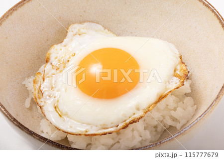 目玉焼き丼 115777679