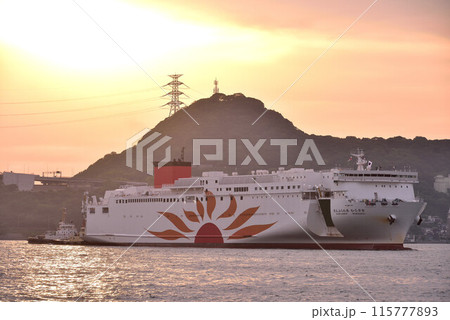 夜明けの関門海峡 115777893