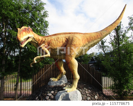 街のシンボル恐竜フクイラプトル 115778675