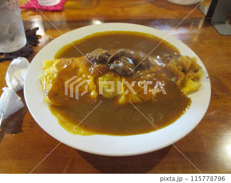 熊本県上益城郡御船町の人気食堂「たしろ食堂」の名物「オムライスカレー」 115778796