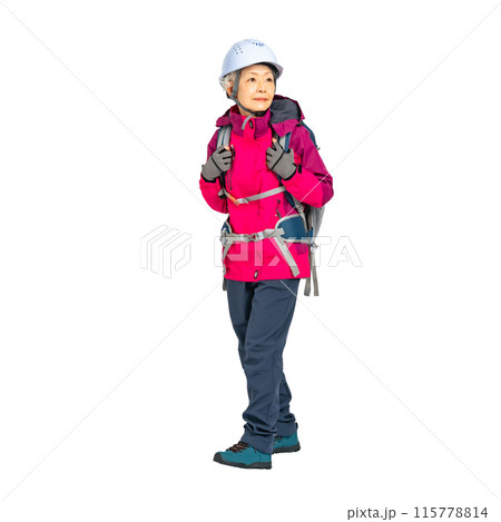 ヘルメットを被って歩くシニア女性　手作業で精密に切り抜いた背景透過全身写真PNG 115778814