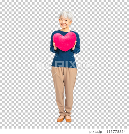 拿著心形坐墊的高級女性全身照片PNG，透明背景是手工精確剪裁的。 115778824