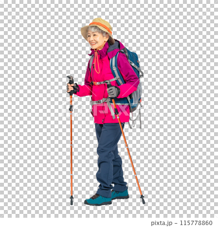 アウトドアウェアを着たシニア女性　手作業で精密に切り抜いた背景透過全身写真PNG 115778860
