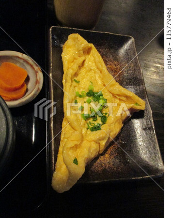 創業明治、熊本県阿蘇郡小国町の人気の豆腐店「岡本とうふ店」の人気メニュー、熱々の「生あげ」 創業明治、熊本県阿蘇郡小国町の人気の豆腐店「岡本とうふ店」の人気メニュー、熱々の「生あげ」 115779468