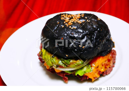 黒いバンズのハンバーガー 黒いバンズのハンバーガー 115780066