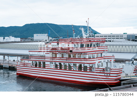 めおん（女木島・男木島へのフェリー）高松港にて 115780344