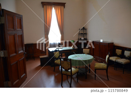 威風堂々たる明治期の西洋風館「旧函館区公会堂」・内観 115780849