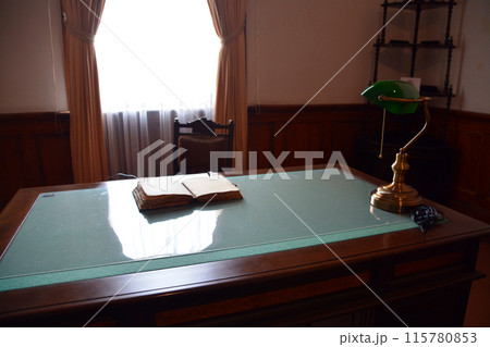 威風堂々たる明治期の西洋風館「旧函館区公会堂」・内観 115780853