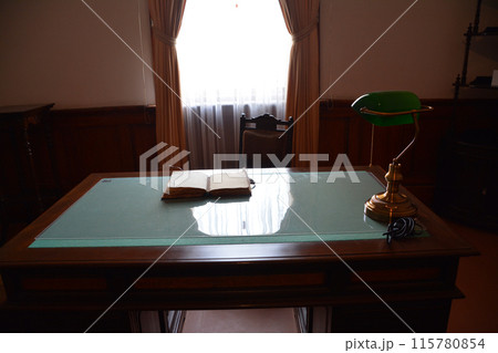 威風堂々たる明治期の西洋風館「旧函館区公会堂」・内観 115780854