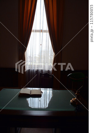 威風堂々たる明治期の西洋風館「旧函館区公会堂」・内観 115780855