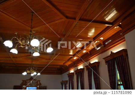 威風堂々たる明治期の西洋風館「旧函館区公会堂」・内観 威風堂々たる明治期の西洋風館「旧函館区公会堂」・内観 115781090