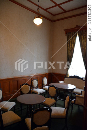 威風堂々たる明治期の西洋風館「旧函館区公会堂」・内観 115781306