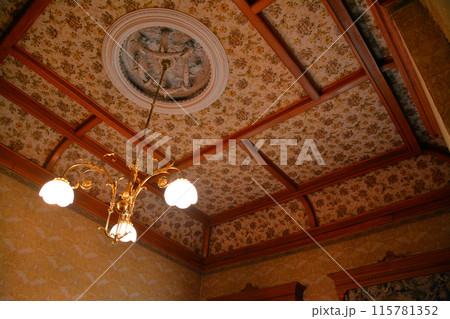 威風堂々たる明治期の西洋風館「旧函館区公会堂」・内観 威風堂々たる明治期の西洋風館「旧函館区公会堂」・内観 115781352