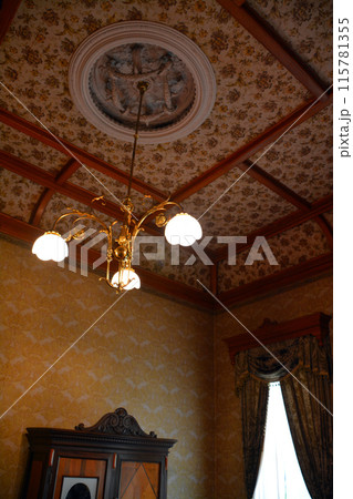 威風堂々たる明治期の西洋風館「旧函館区公会堂」・内観 115781355