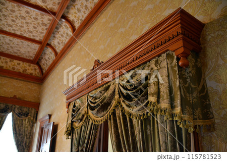 威風堂々たる明治期の西洋風館「旧函館区公会堂」・内観 115781523