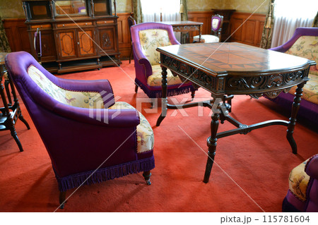 威風堂々たる明治期の西洋風館「旧函館区公会堂」・内観 115781604